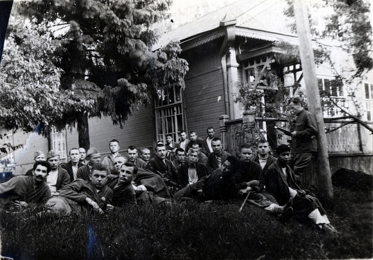 Бойцы госпиталя в Доме отдыха им.  Оловянникова. Фото из фондов Музейного комплекса Словцова