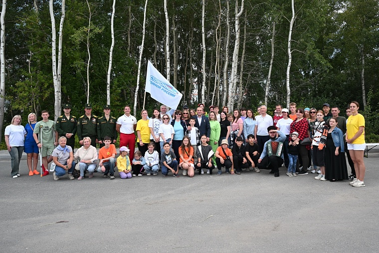 В Тюмени семьи участников СВО соревновались в стрельбе из лука