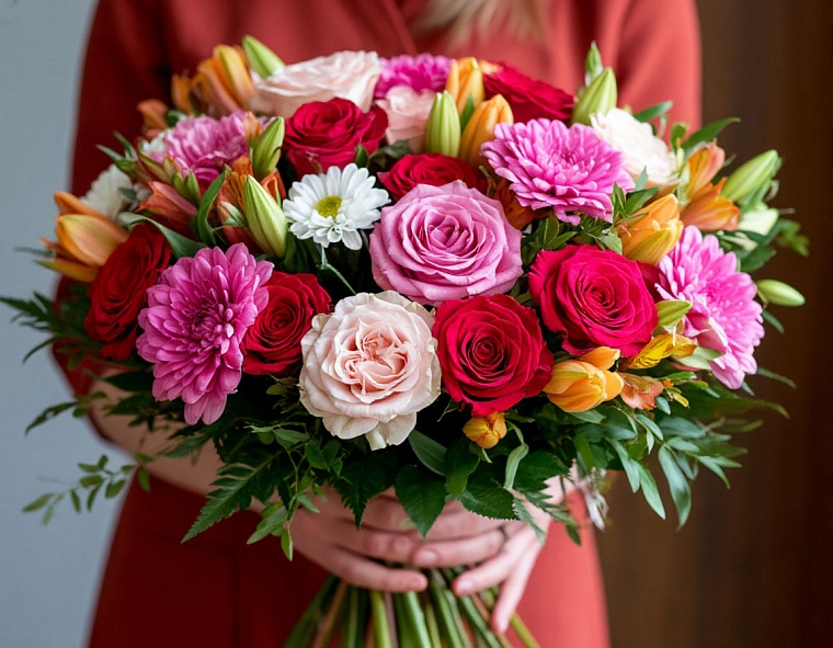 Букет на 1 сентября: как поздравить учителя и помочь больным детям