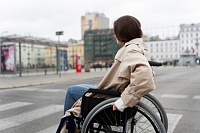 Тюменская соцслужба заплатит женщине-инвалиду 80 тысяч за травму головы