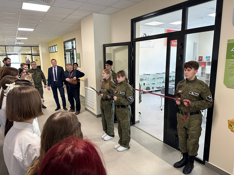 В школе тюменского поселка открыли уникальную музейную экспозицию