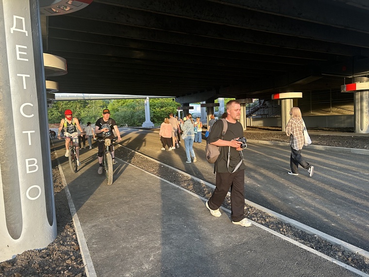 «Детство» под мостом: в Тюмени открыли памятное место имени Юрия Шатунова