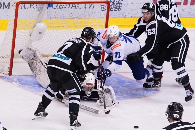 Итог матча между ХК «Рубин» и ХК «Буран» определили буллиты