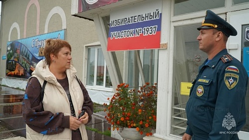 В Тюменской области сотрудники МЧС проверяют безопасность избирательных участков