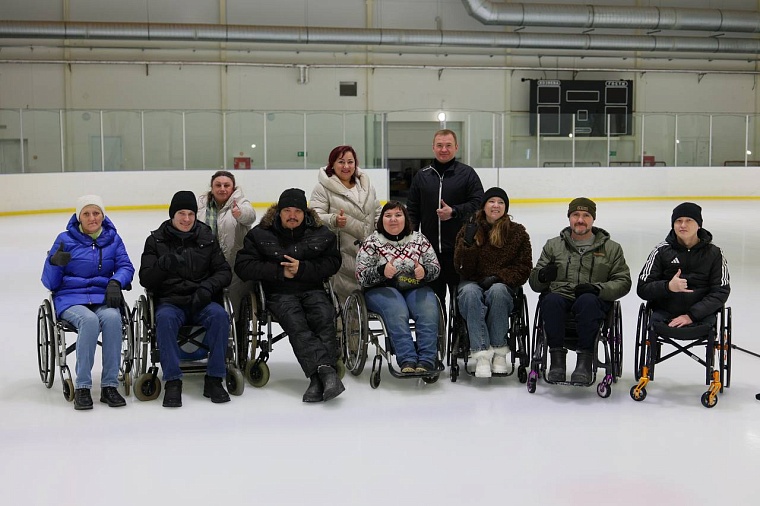 Участник "Боевого кадрового резерва" устроил мастер-класс по керлингу для людей с инвалидностью