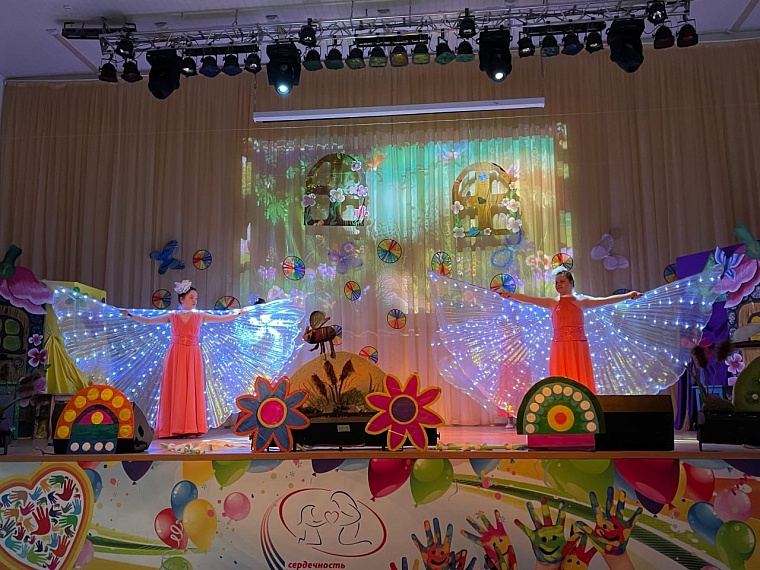 Добро без границ: еврогимназисты подарили тепло детям-инвалидам