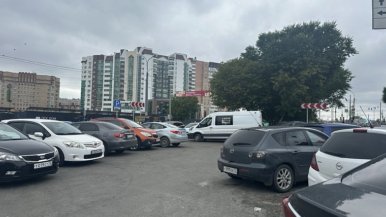Парковка на улице Мориса Тореза в Тюмени по ночам станет платной