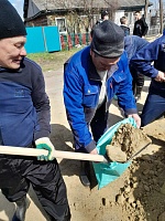 К защите от паводка деревни в Заводоуковском районе присоединились волонтеры