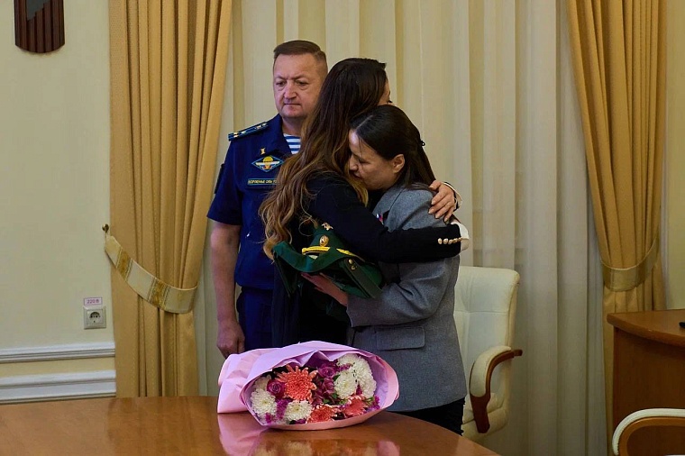 В Ишиме матери погибшего героя передали его форму