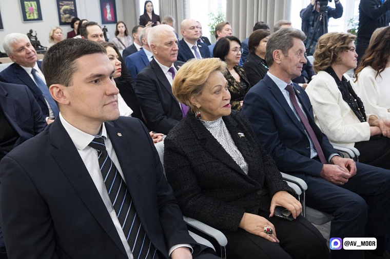 Александр Моор: В новом доме тюменского отделения Союза женщин России уютно и красиво