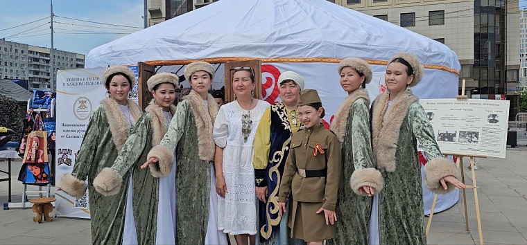 Подвиг советского солдата и героев СВО - в центре каждой экспозиции фестиваля национальных культур в Тюмени
