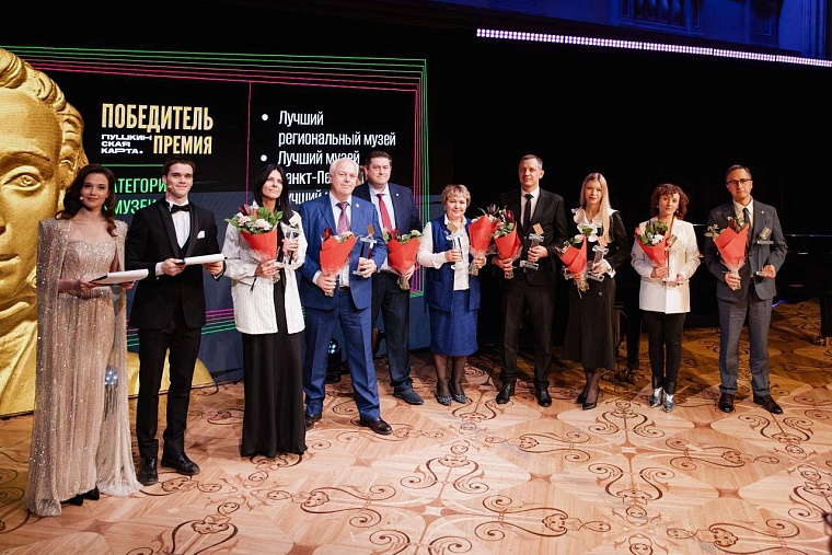 Александр Моор: Тюменская область лидирует среди регионов УрФО по доле выпущенных Пушкинских карт