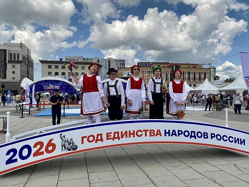 На площади 400-летия Тюмени начался 31-й областной фестиваль «Мост Дружбы»