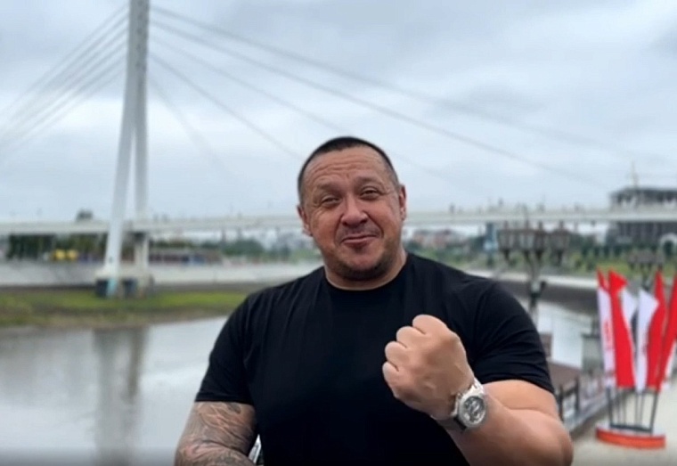 Михаил Кокляев: Желаю жителям Тюменской области сухого пороха и боевого братского единства!