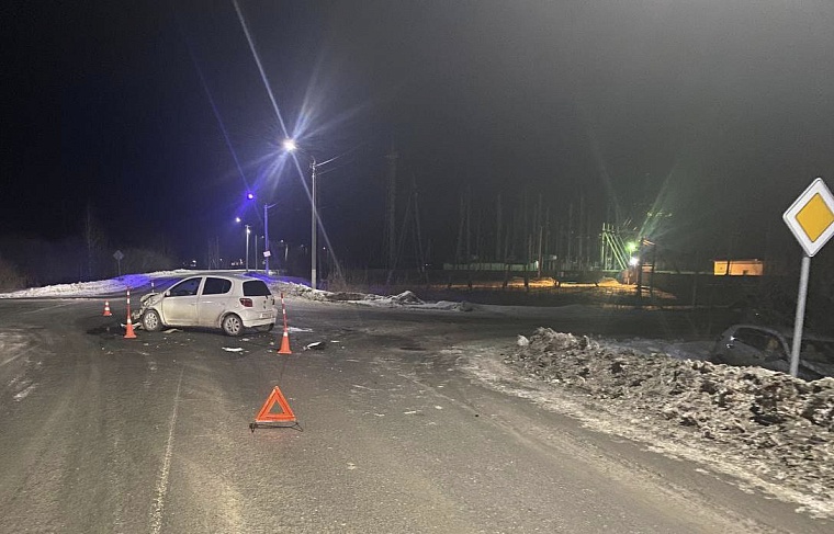 ДТП в Тюменском районе: «Киа» отбросило в столб после столкновения с «Тойотой»