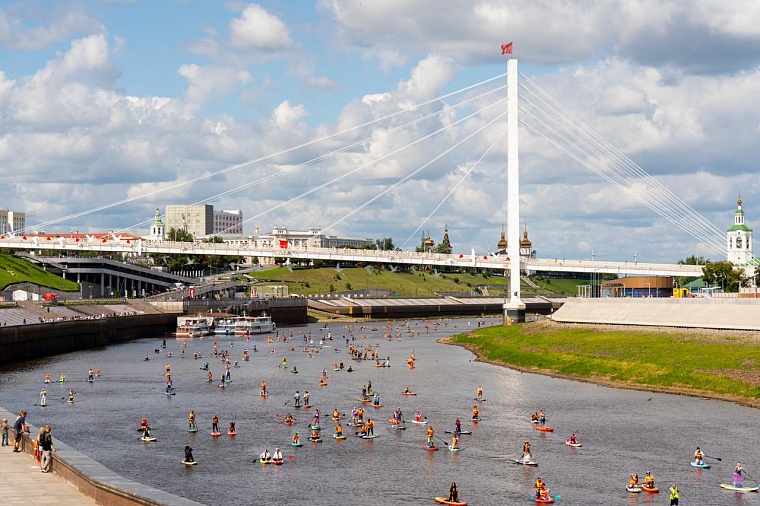Больше 10 тысяч тюменцев пришли на фестиваль сапсерфинга на Туре