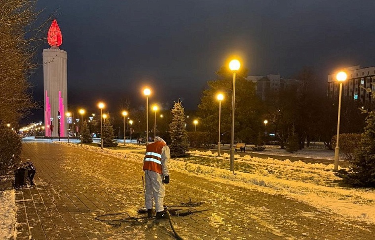 В Тюмени коллектор на площади Памяти реконструируют по ночам методом спиральной навивки