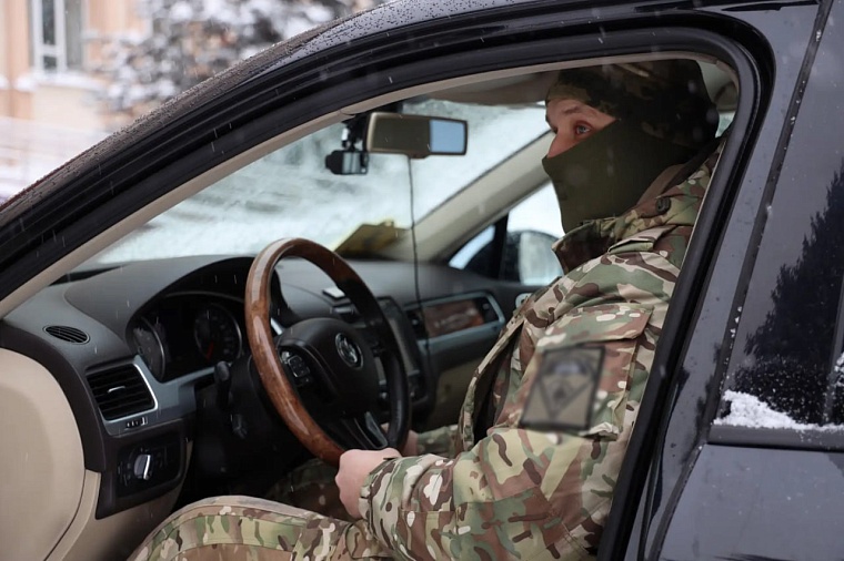 Боец СВО с позывным Гиря поблагодарил за машину компанию "Тюменский пломбир" и администрацию округа