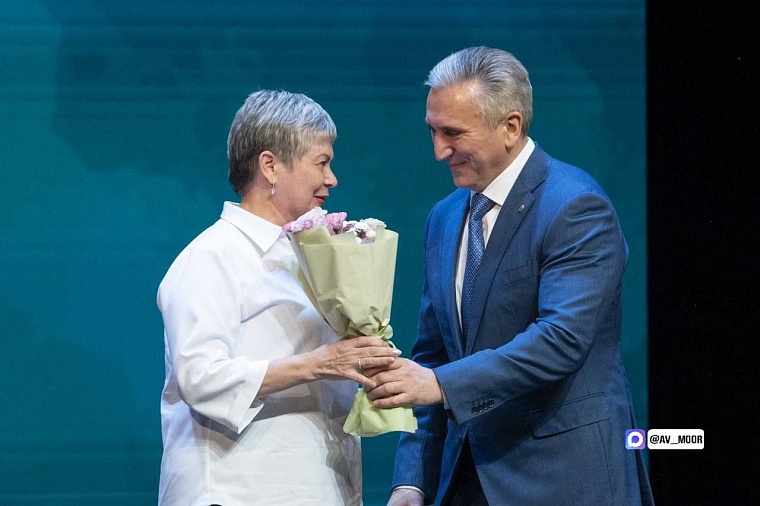 Александр Моор: Благодарю всех педагогов Тюменской области за тепло, которое вы дарите детям