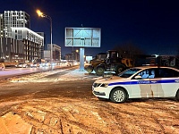 Мигрант на тракторе пытался дать взятку тюменскому автоинспектору