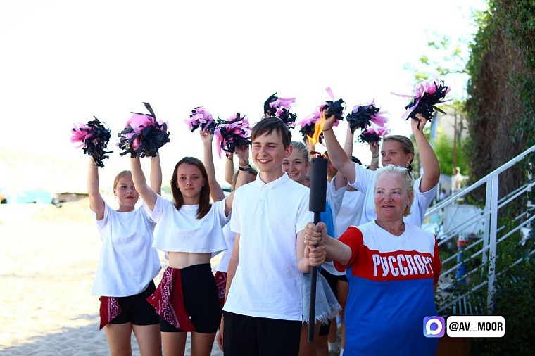 Александр Моор передал тюменцам слова благодарности от краснодонских ребят и их родителей