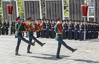 Плац-парад курсантов ТВВИКУ прошел на площади Памяти в Тюмени