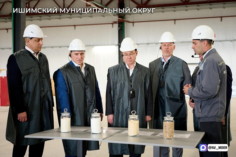 Александр Моор и Владимир Якушев посетили два знаковых для Ишима объекта