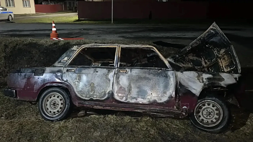 В Нижней Тавде пьяный школьник чуть не сгорел в машине после ДТП