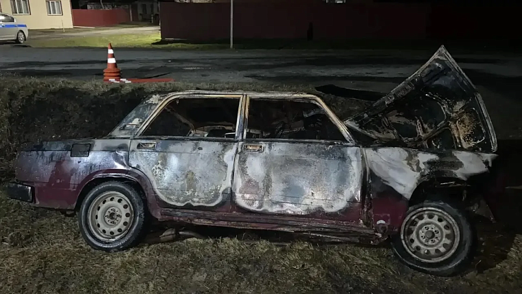 В Нижней Тавде пьяный школьник чуть не сгорел в машине после ДТП