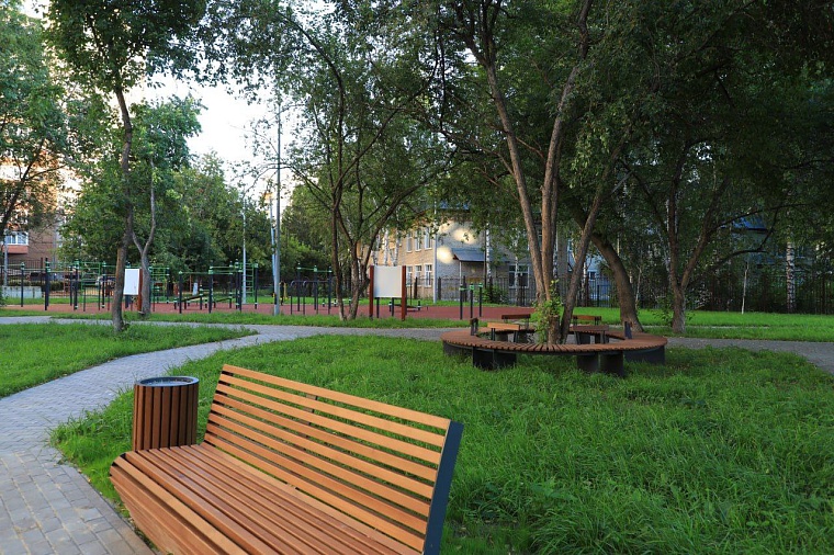 Максим Афанасьев показал и рассказал, как идет ремонт в двух тюменских школах