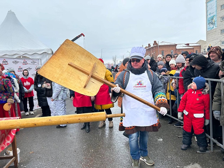 Рецепты с изюминкой: в Ялуторовске пекари сошлись в битве гигантских блинов