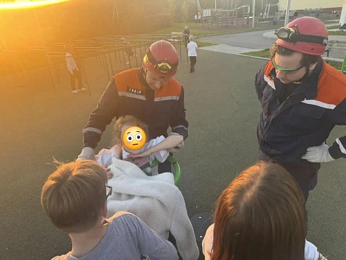 В деревне Падерина под Тюменью девочка застряла в карусели