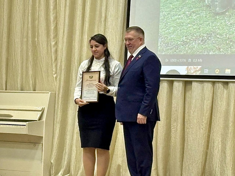 Учащиеся тюменской школы встретились с депутатом облдумы и ветераном СВО для "Непростого разговора"