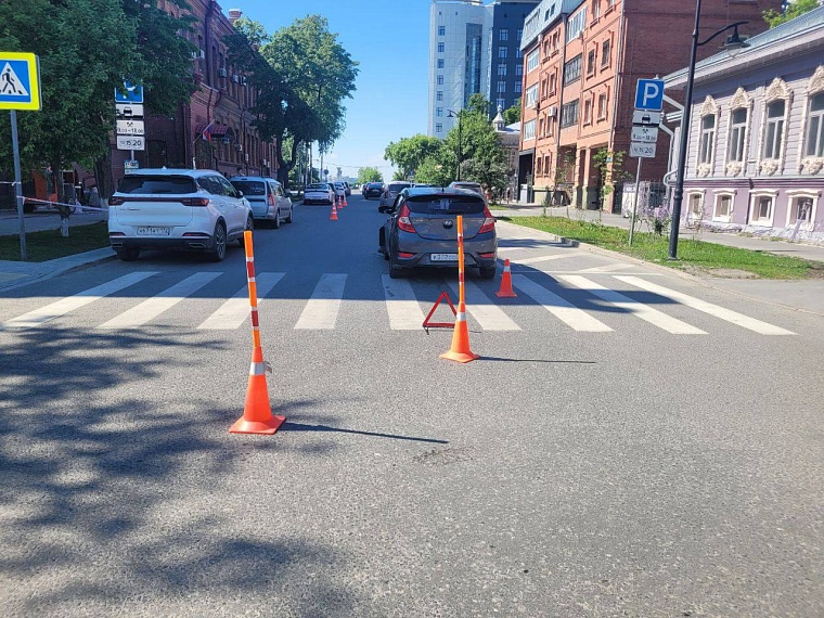 Подросток в наушниках на электосамокате попал в ДТП в центре Тюмени