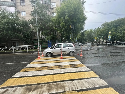 Видеорегистратор снял, как в Тюмени «Опель» сбил 15-летнего парня на «зебре»