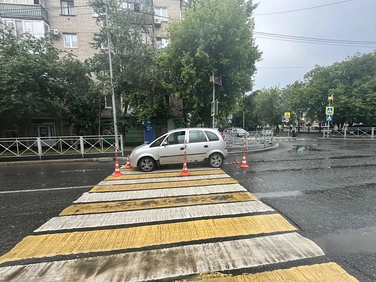 Видеорегистратор снял, как в Тюмени «Опель» сбил 15-летнего парня на «зебре»