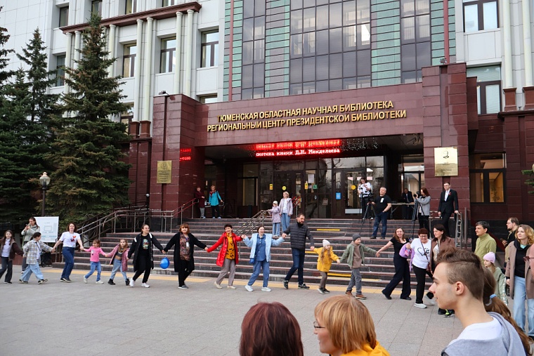 В Тюмени участники «Библионочи» писали письма солдатам