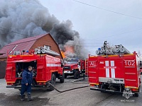 В деревне Падерина рядом с Тюменью сгорел большой частный дом