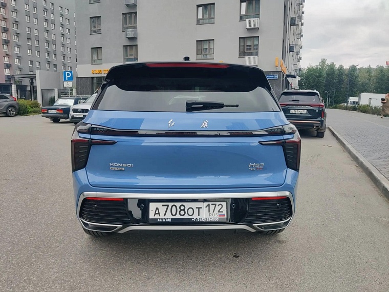 Китайский премиум на любой вкус: тестируем Hongqi HS3 и HS5 в Тюмени