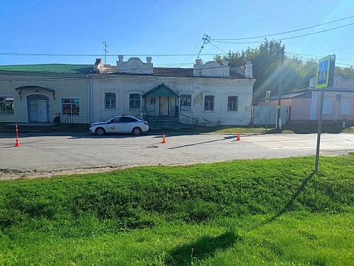 В Упоровском округе две пассажирки упали с капота, одна оказалась под колесами