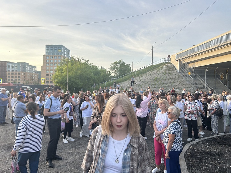 «Детство» под мостом: в Тюмени открыли памятное место имени Юрия Шатунова