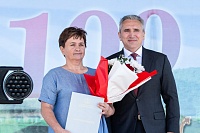 Губернатор Александр Моор принял участие в праздновании юбилея Исетского района