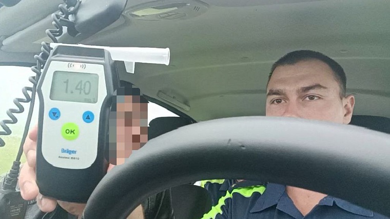 В Тюменской области мертвецки пьяный водитель поехал с друзьями прокатиться до Ишима