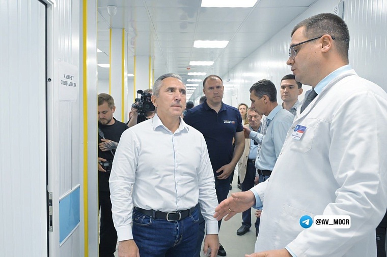 Александр Моор оценил ход строительства нового филиала поликлиники ОБ №3 в Тобольске